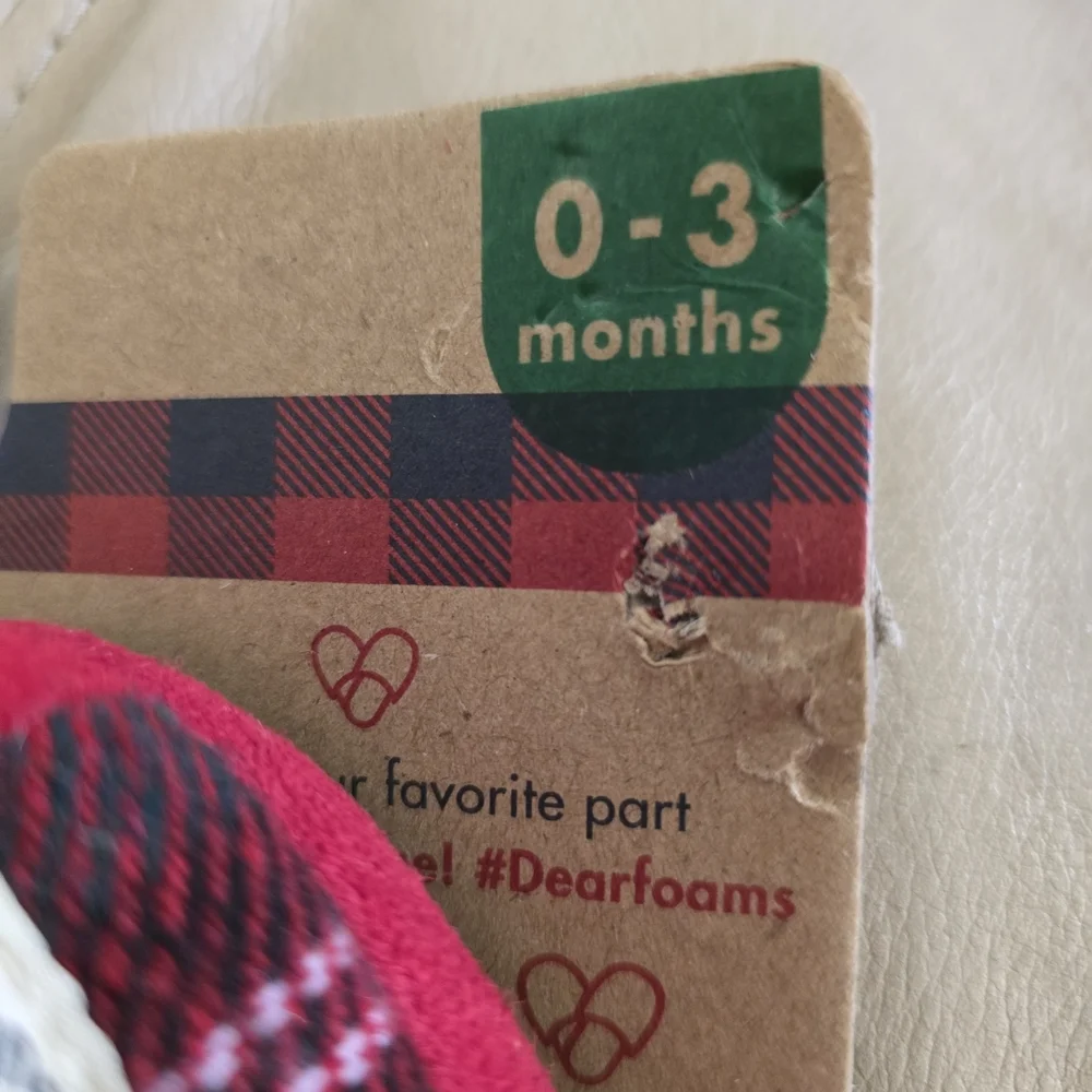 Dearfoams Red and White Cozy Slippers 0-3 Months